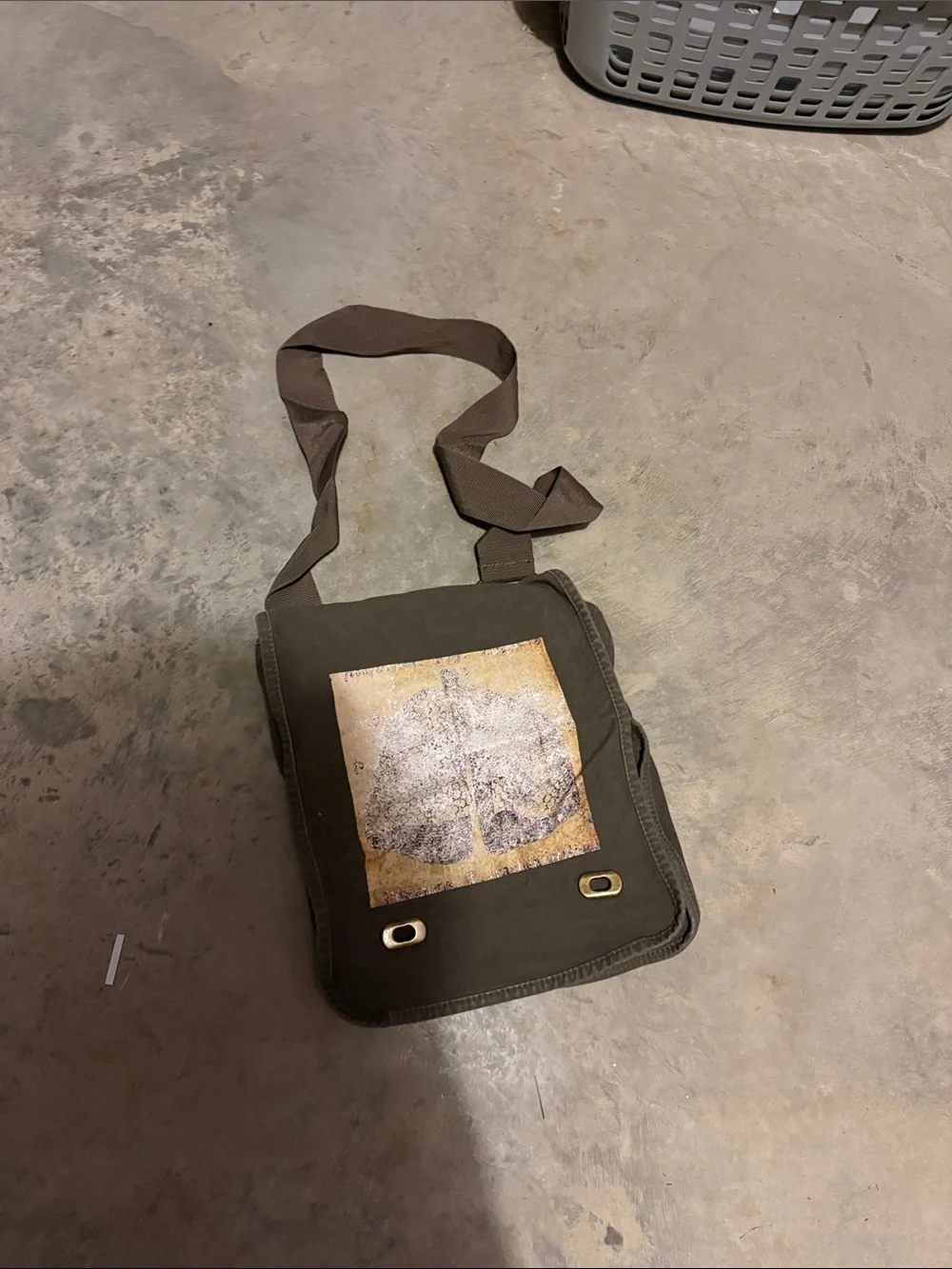 Compact Olive Green Men's Messenger Crossbody Bag with Graphic Panel